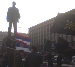 Митинг на Триумфальной площади в Москве в защиту сербского Косово
