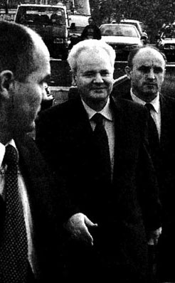 Слободан Милошевич после съезда Соцпартии Сербии, ноябрь 2000 г.