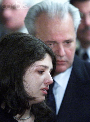 Слободан Милошевич на похоронах З.Соколовича с дочерью погибшего соратника