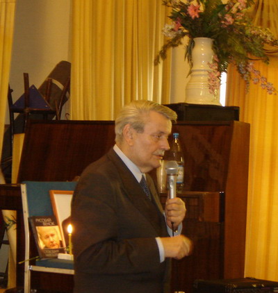 На вечере "Югославия в сердце" выступает Борислав Милошевич