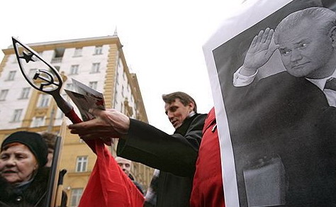 У американского посольства, несанкционированный митинг 13 марта 2006 г. Памяти Слободана Милошевича